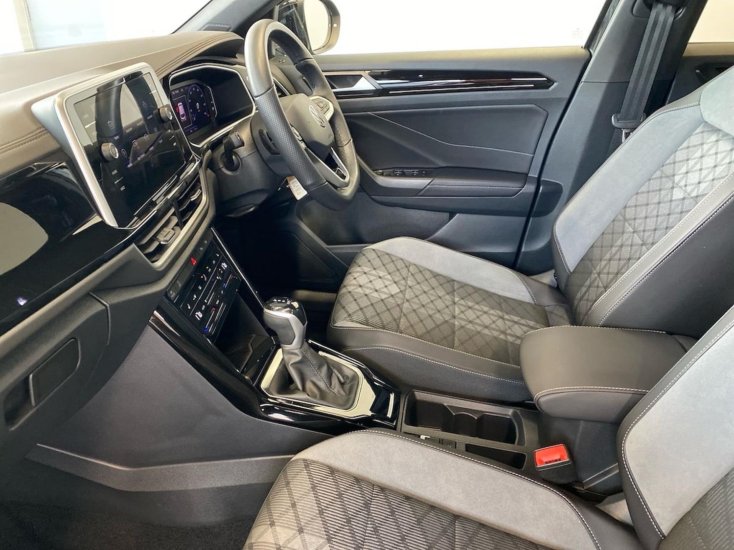 Used Volkswagen T-Roc 2025 for sale - 76694604: Photo 39