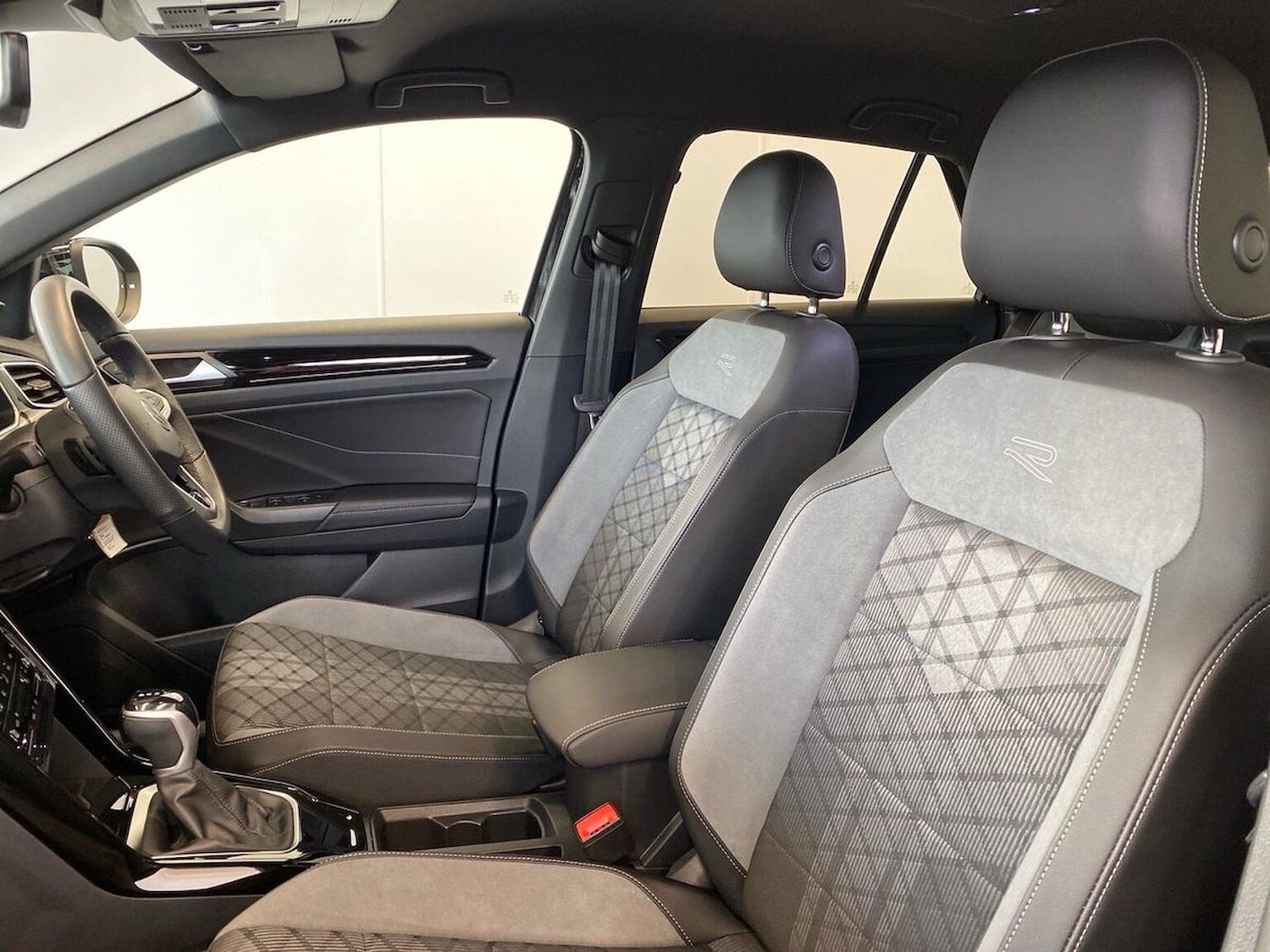 Used Volkswagen T-Roc 2025 for sale - 76694604: Photo 40