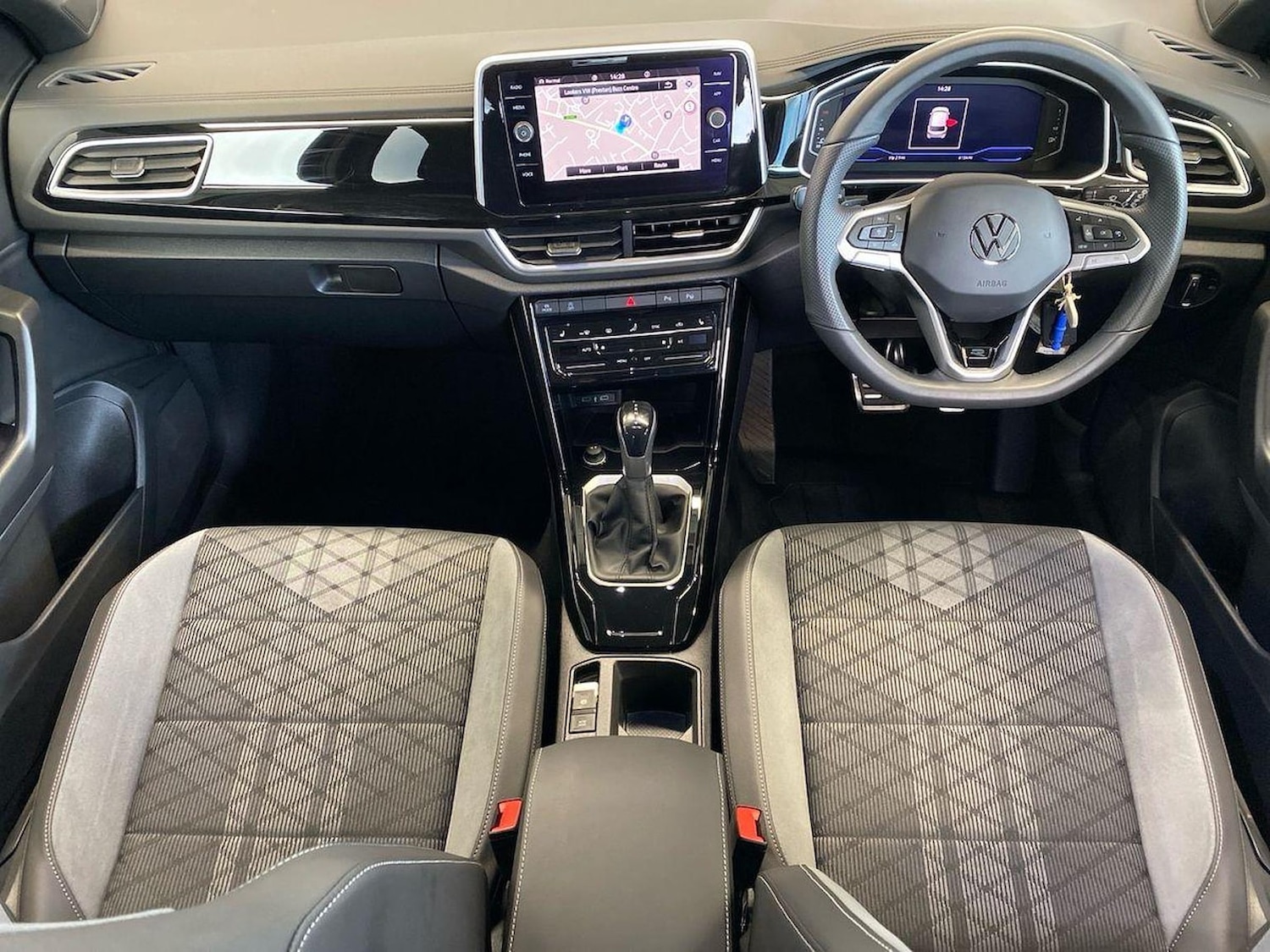 Used Volkswagen T-Roc 2025 for sale - 76694604: Photo 8