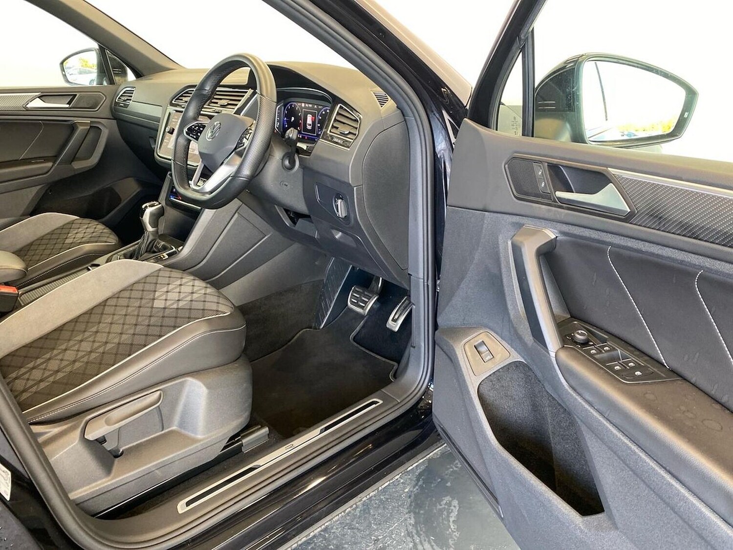 Used Volkswagen Tiguan 2023 for sale - 76392486: Photo 21