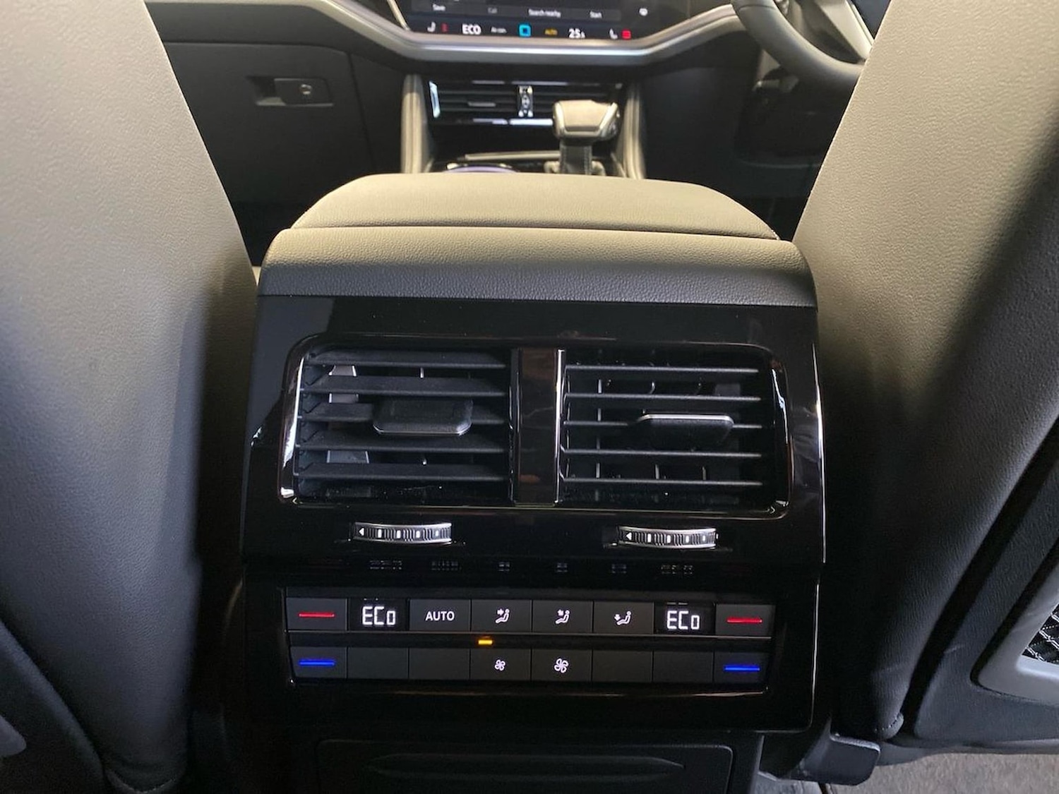 Used Volkswagen Touareg 2025 for sale - 77888599: Photo 26