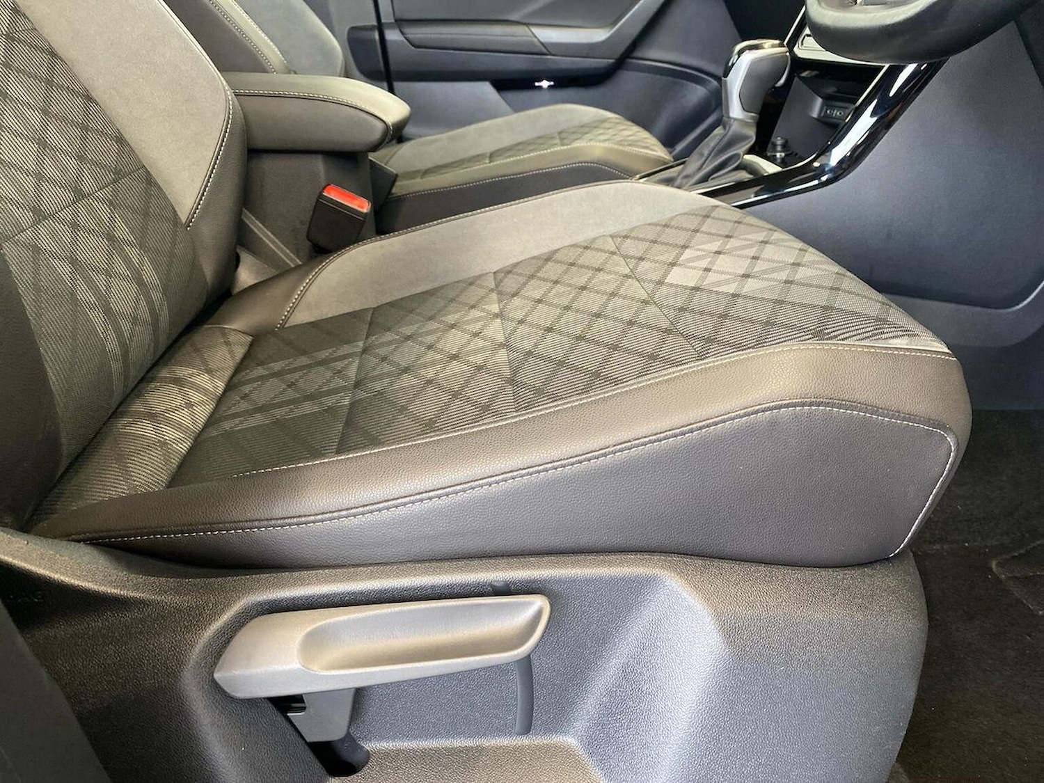 Used Volkswagen T-Roc 2022 for sale - 76706436: Photo 30