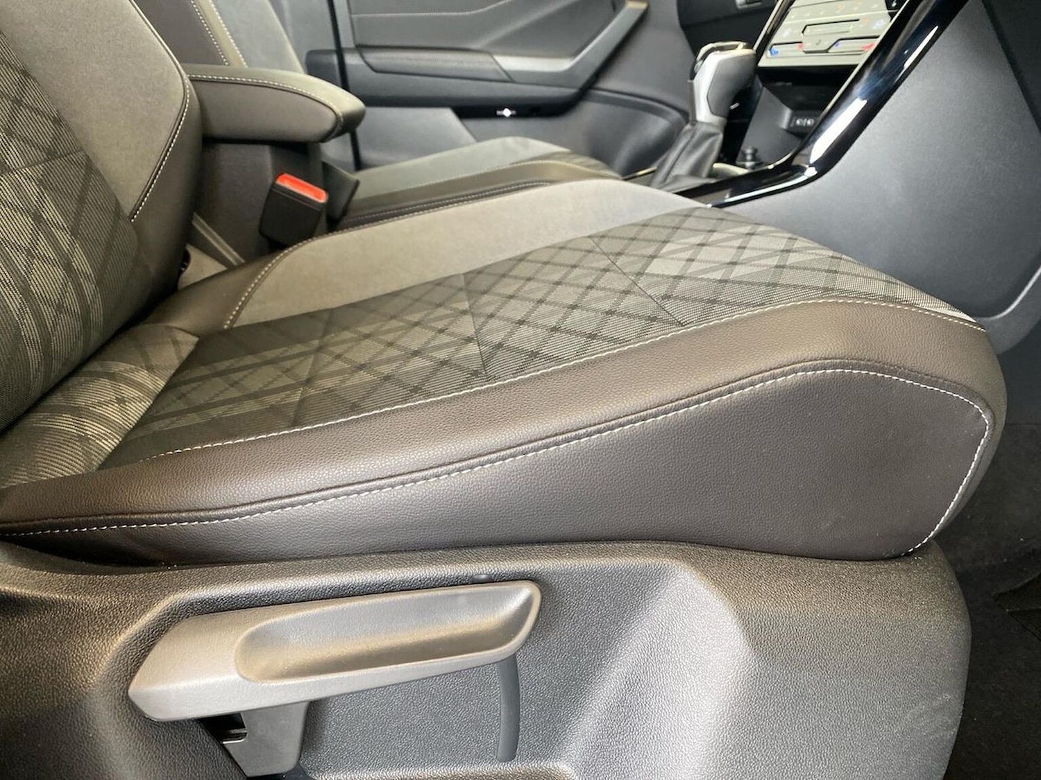 Used Volkswagen T-Roc 2024 for sale - 78039314: Photo 30