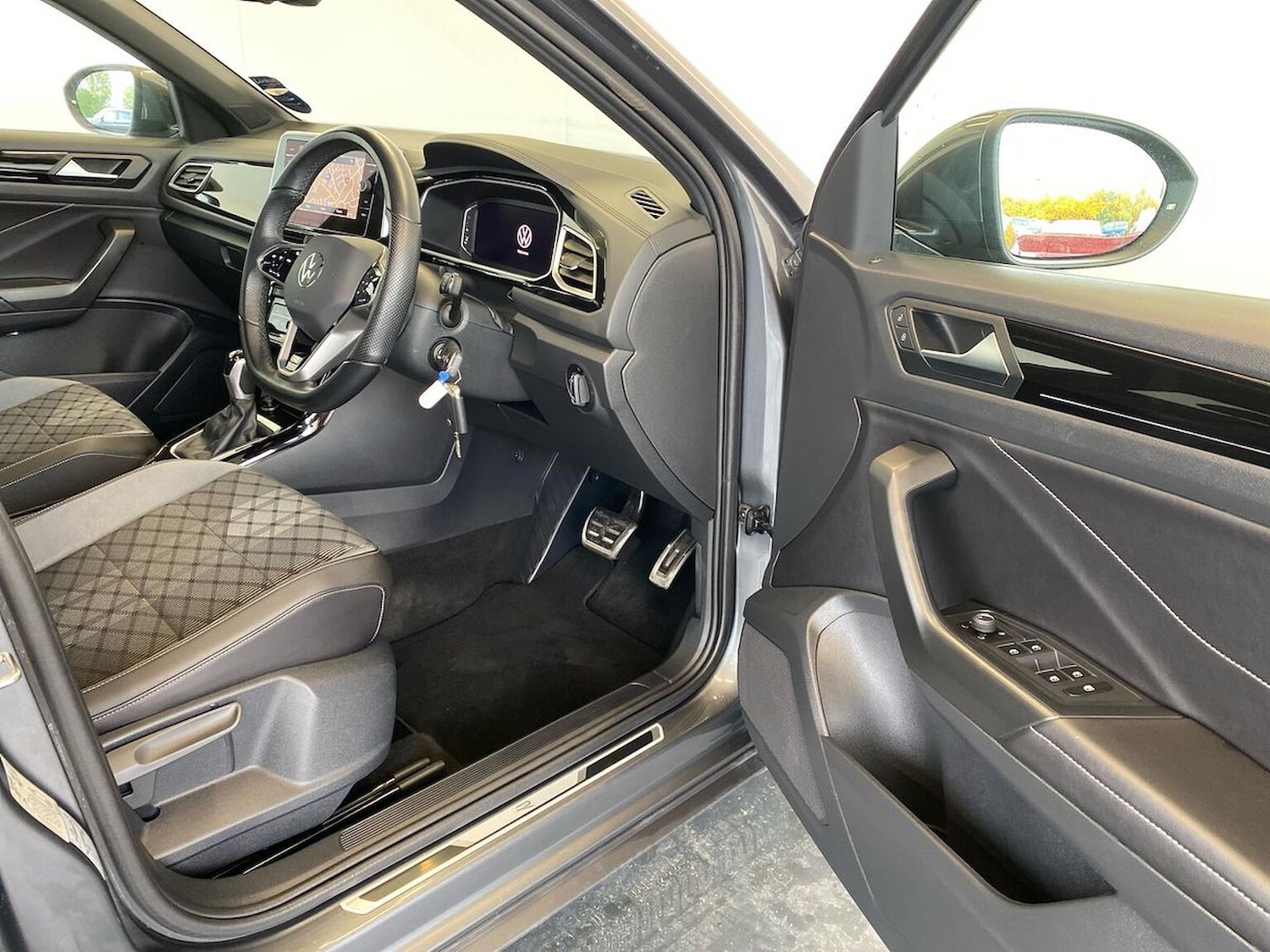 Used Volkswagen T-Roc 2022 for sale - 76102492: Photo 21
