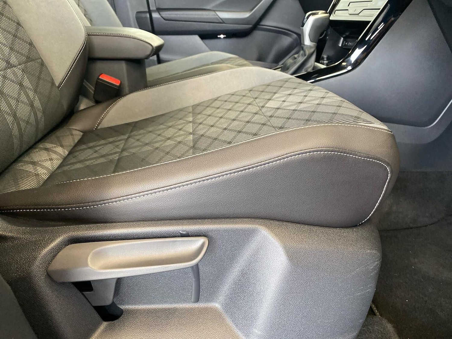 Used Volkswagen T-Roc 2022 for sale - 76102492: Photo 30
