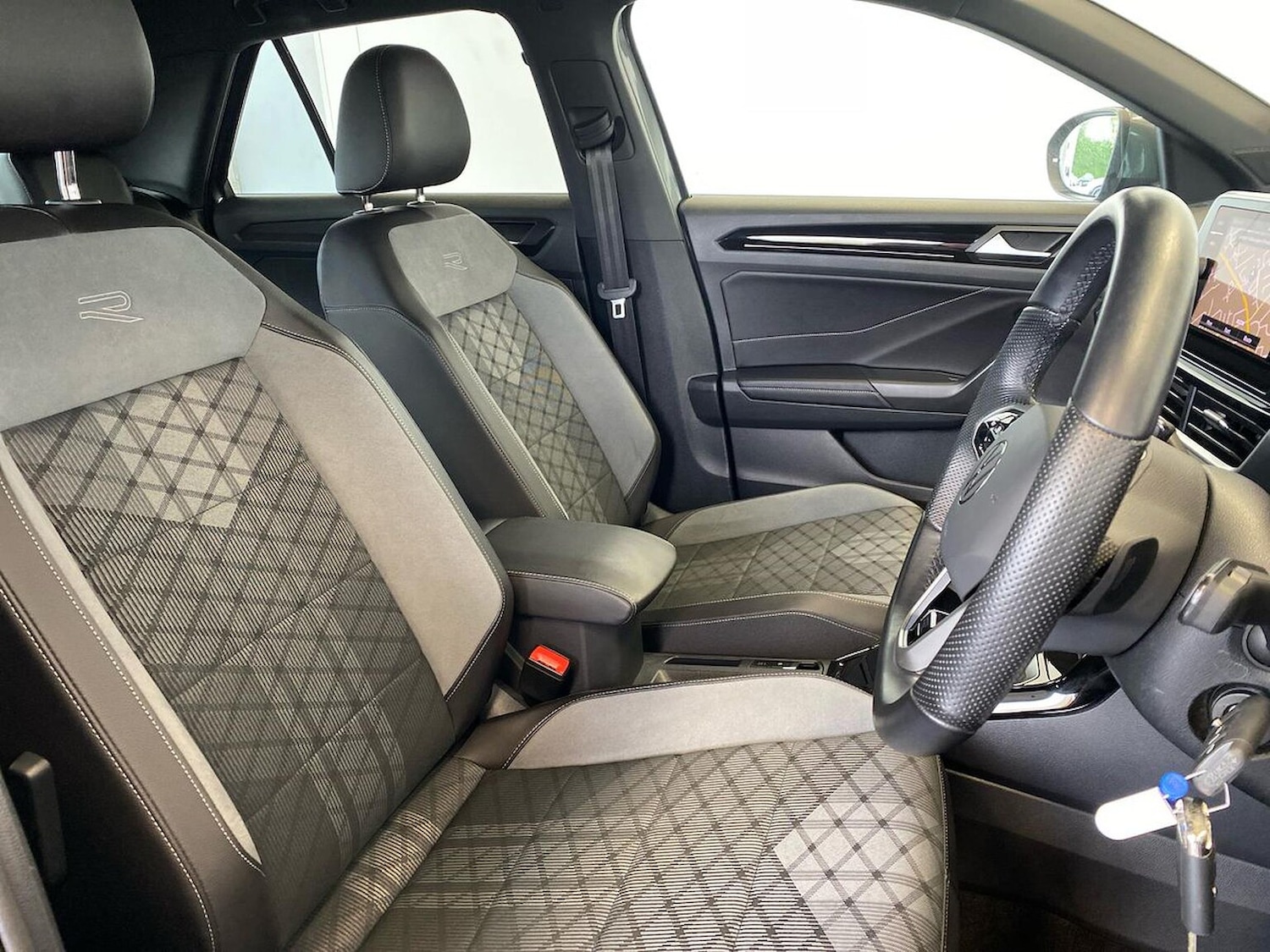 Used Volkswagen T-Roc 2022 for sale - 76102492: Photo 32