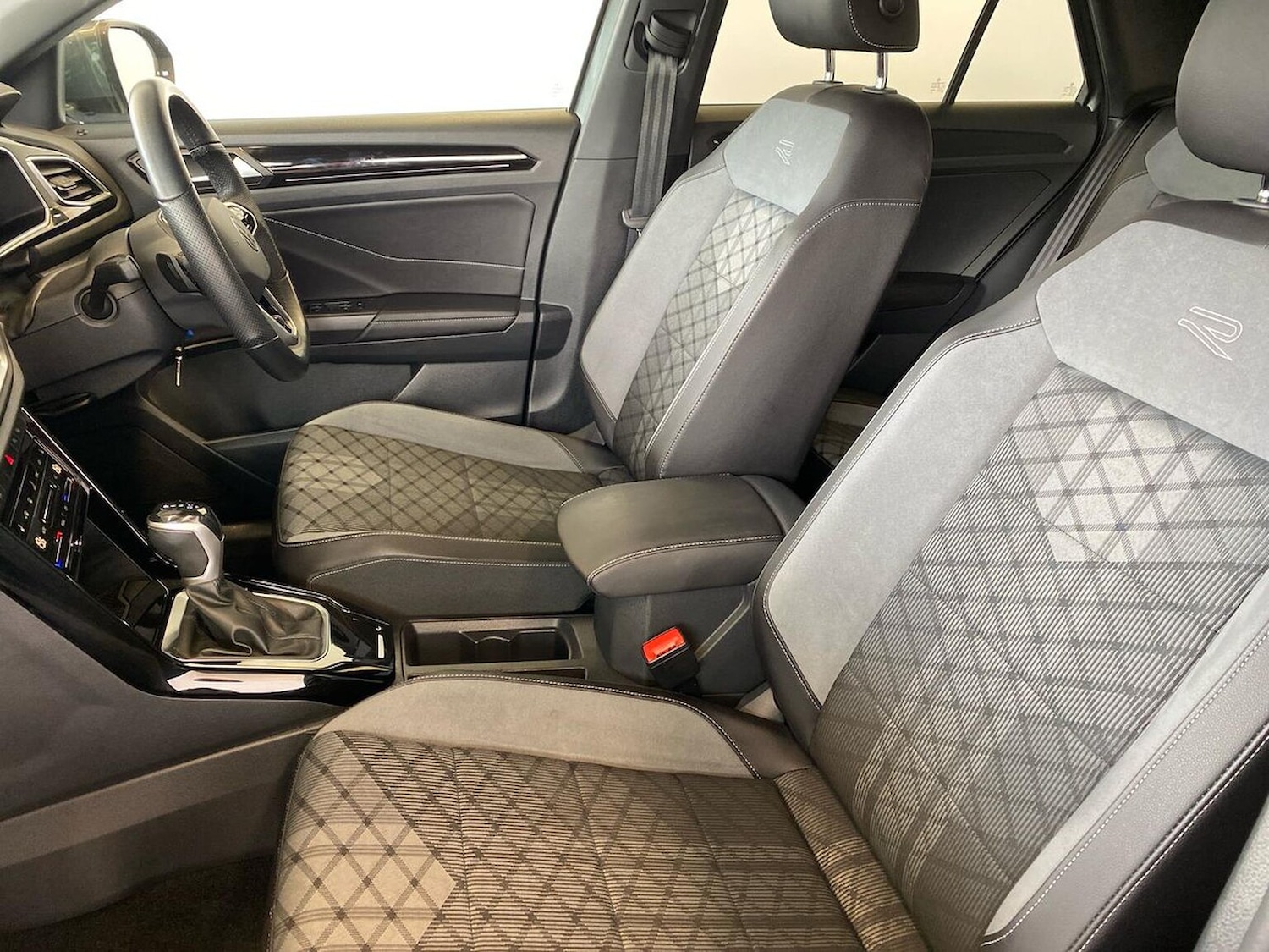 Used Volkswagen T-Roc 2022 for sale - 76102492: Photo 39