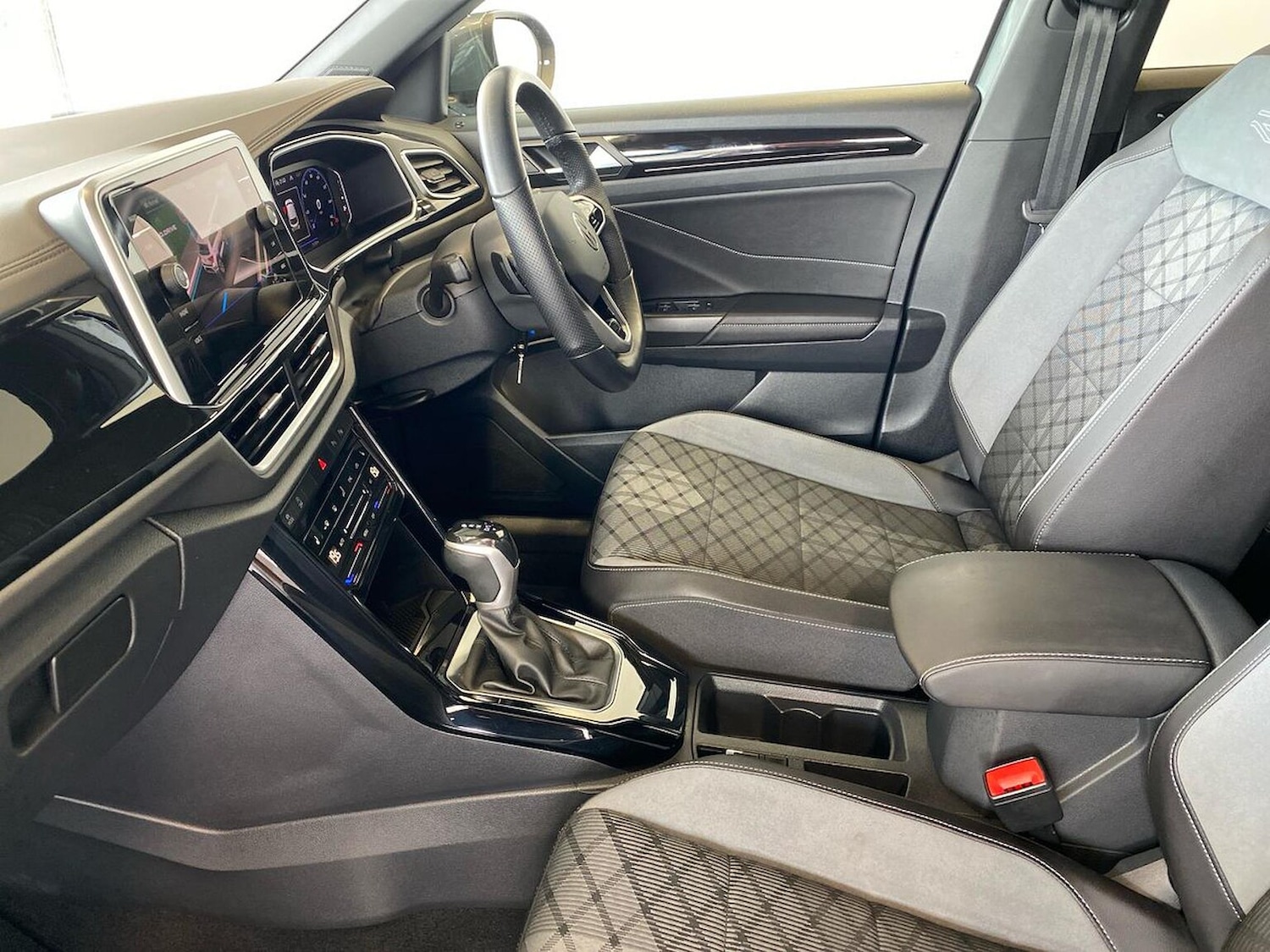 Used Volkswagen T-Roc 2022 for sale - 76102492: Photo 40