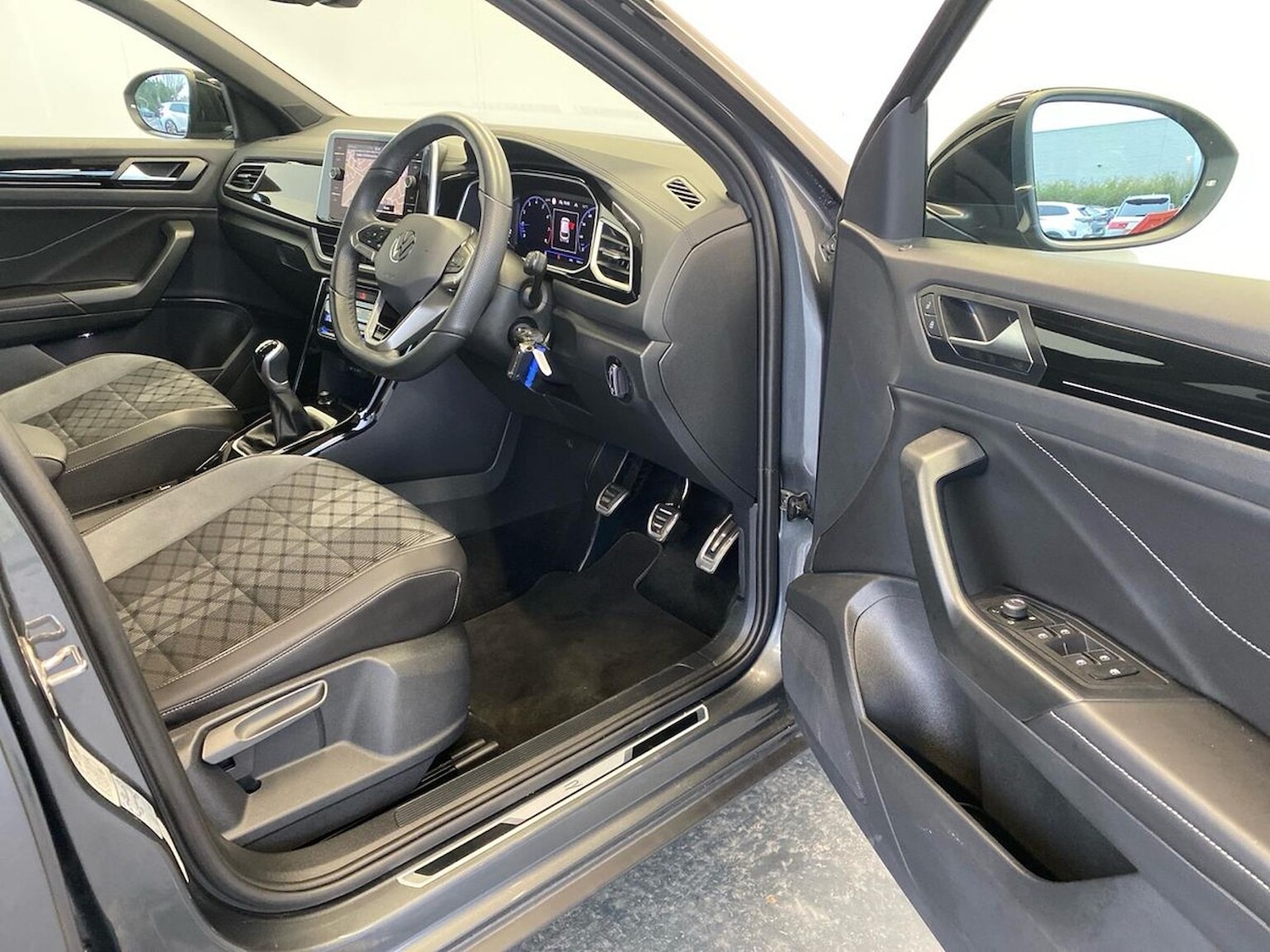 Used Volkswagen T-Roc 2024 for sale - 77056763: Photo 23