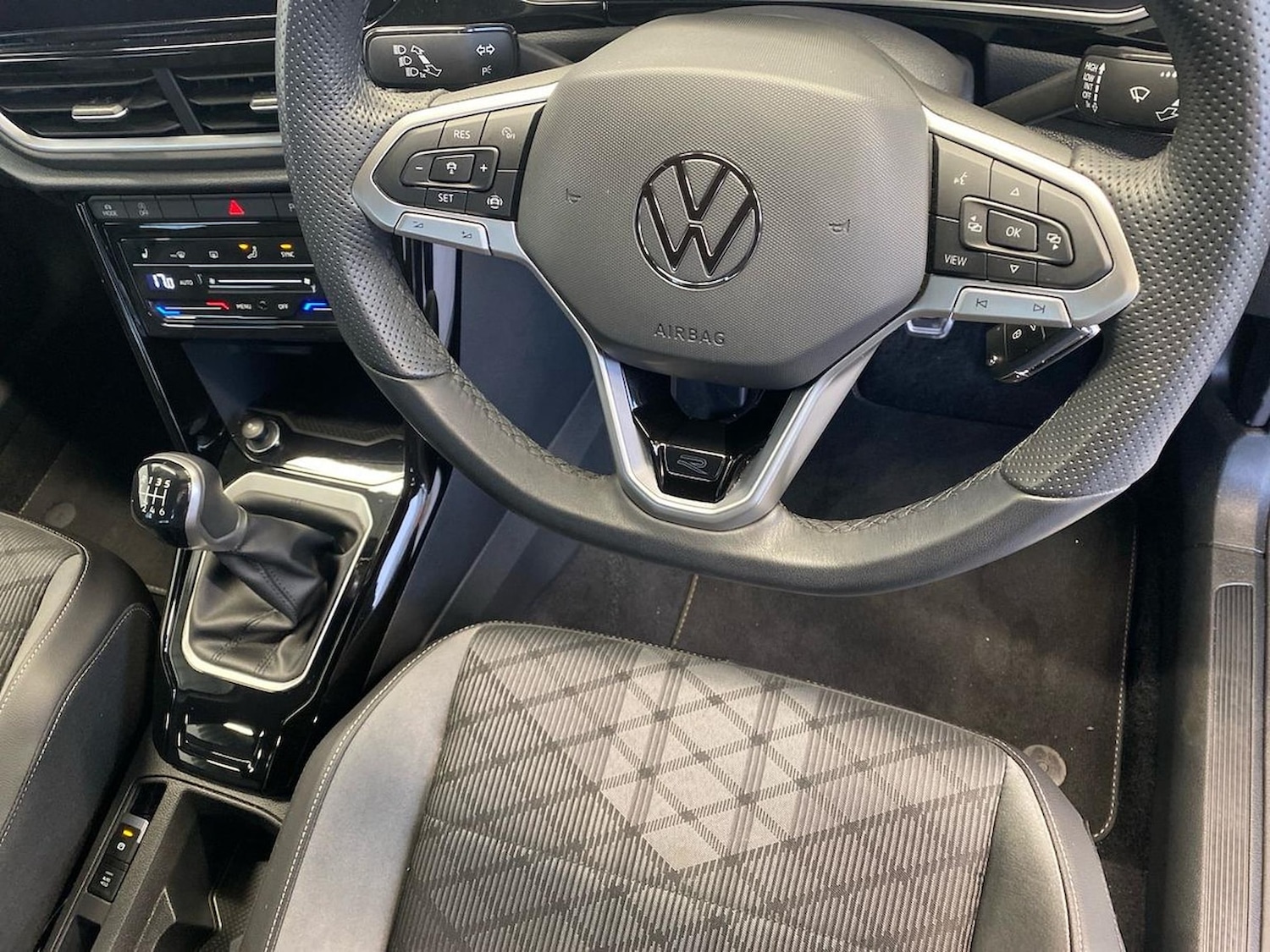 Used Volkswagen T-Roc 2024 for sale - 77056763: Photo 29