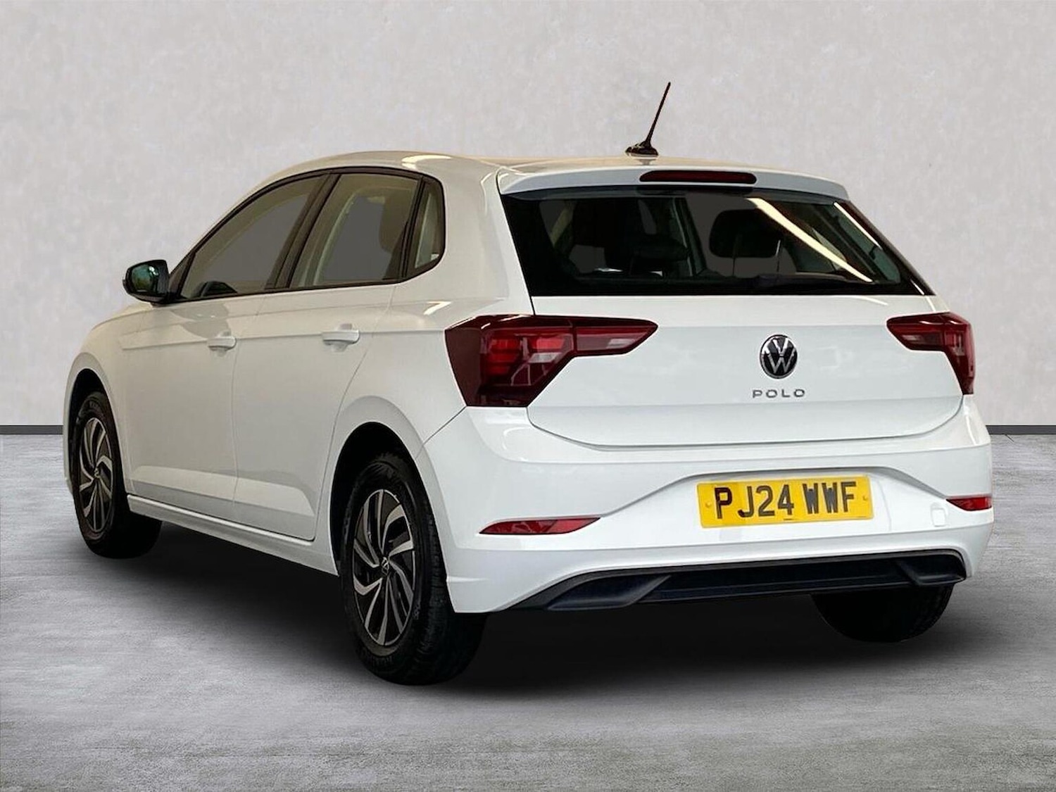 Used Volkswagen Polo 2024 for sale - 76144300: Photo 2