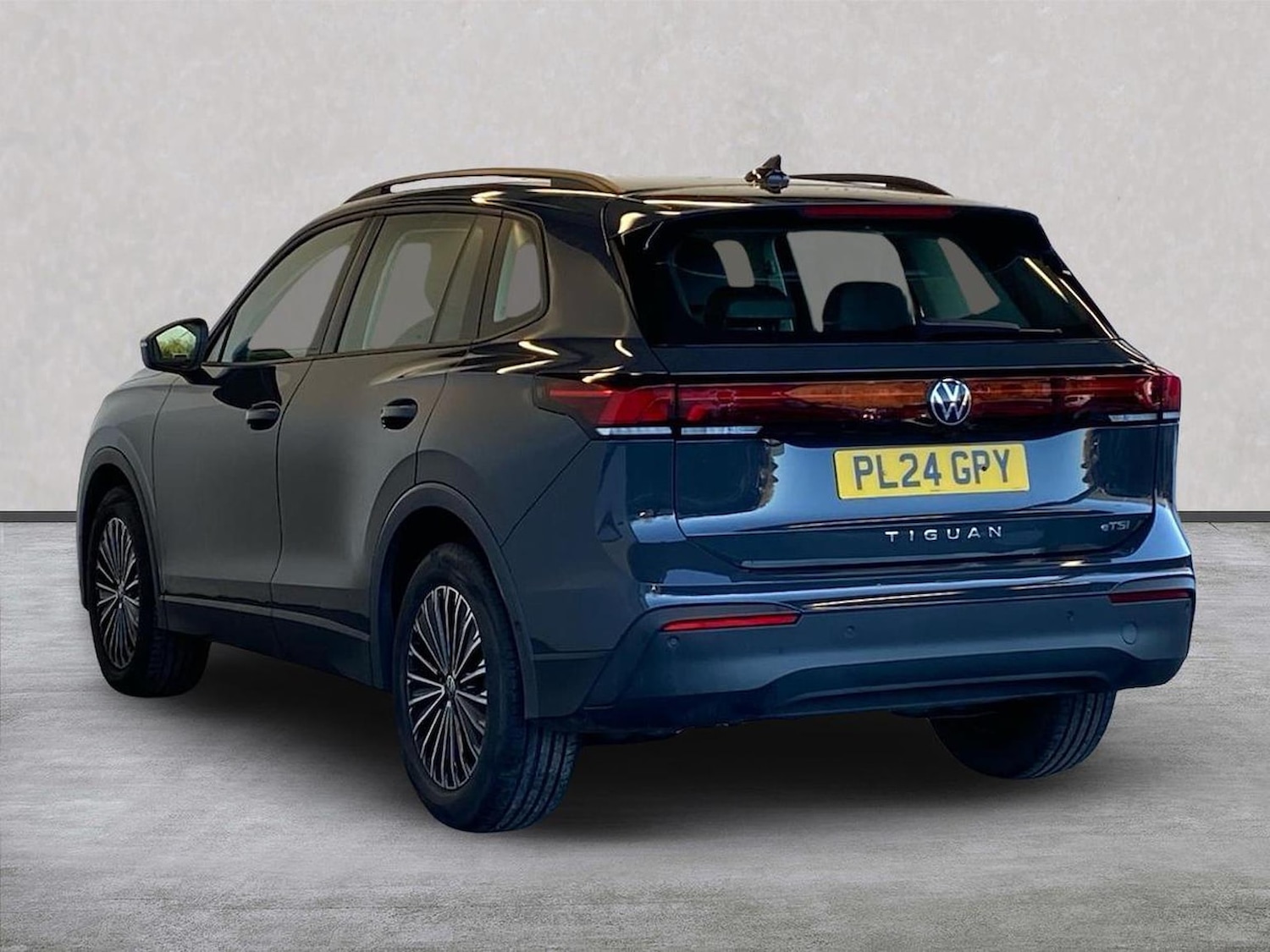 Used Volkswagen Tiguan 2024 for sale - 76694598: Photo 2