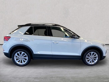 Used Volkswagen T-Roc 2023 for sale - 76859250: Photo