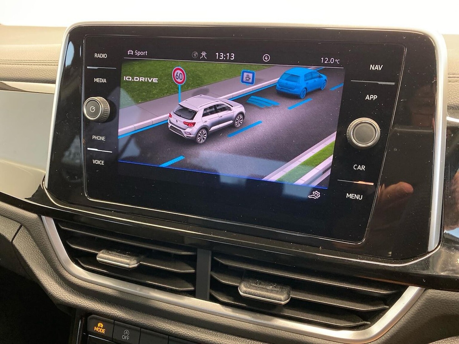 Used Volkswagen T-Roc 2022 for sale - 76794907: Photo 11