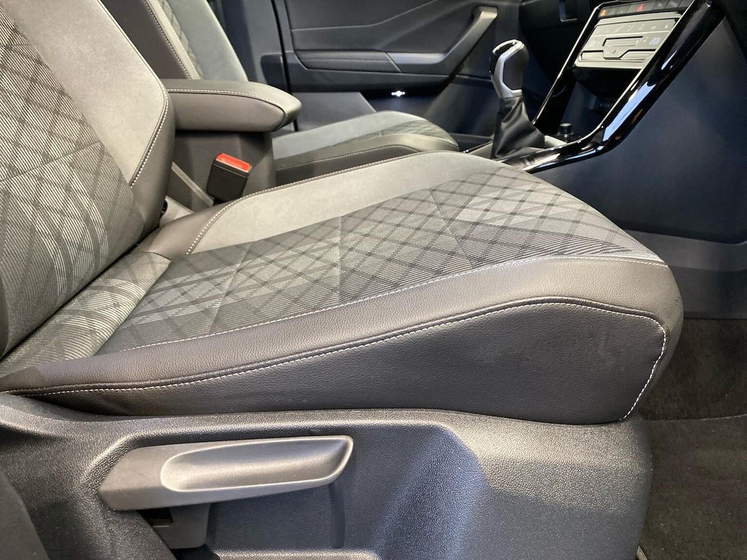 Used Volkswagen T-Roc 2022 for sale - 76794907: Photo 29