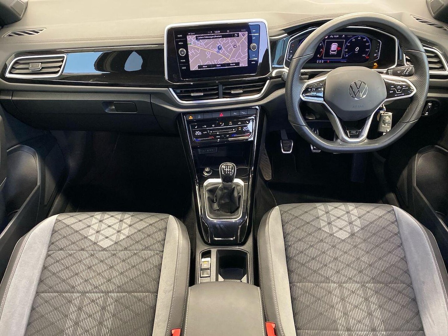 Used Volkswagen T-Roc 2022 for sale - 76794907: Photo 8