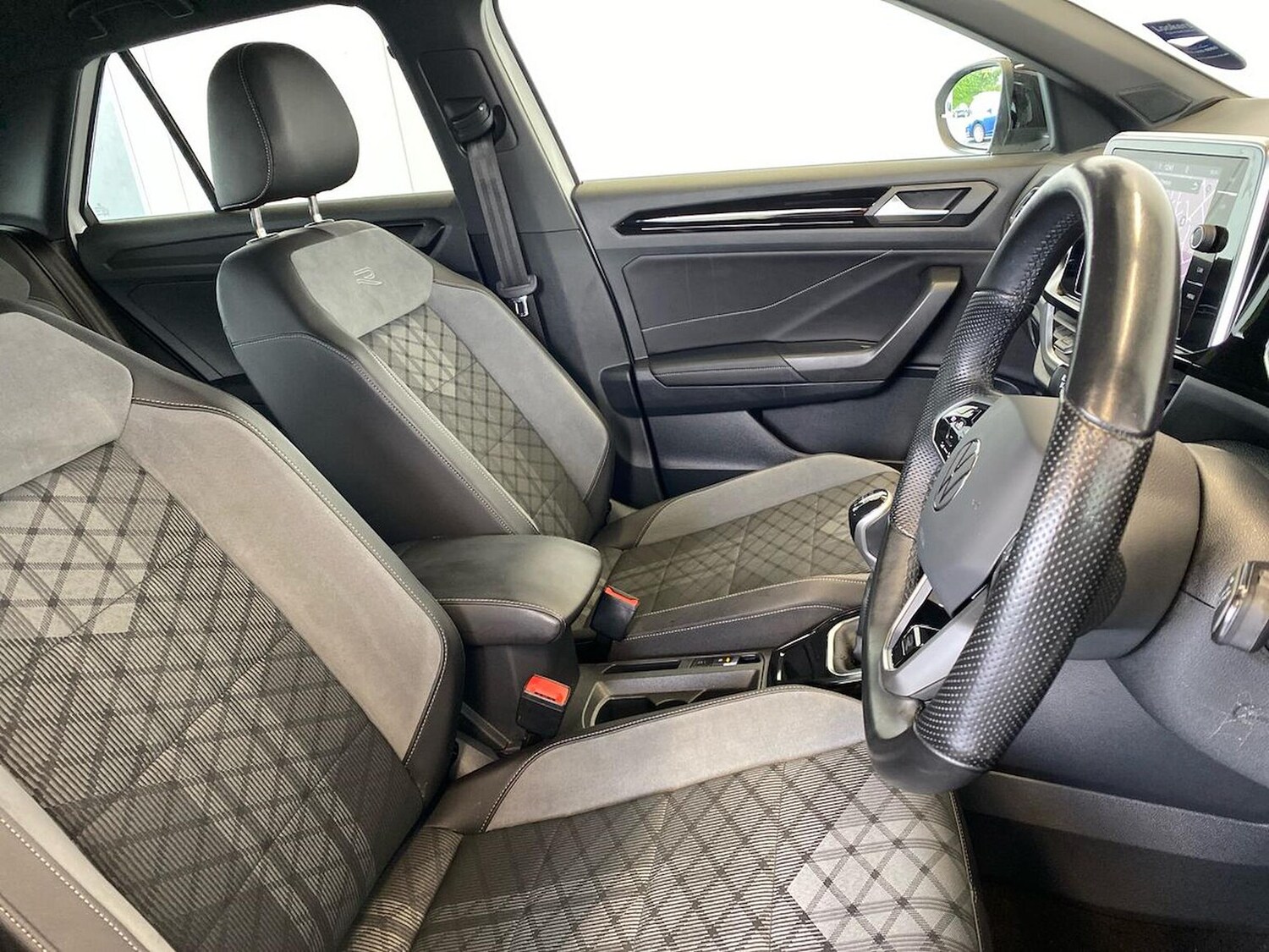 Used Volkswagen T-Roc 2022 for sale - 75994950: Photo 32