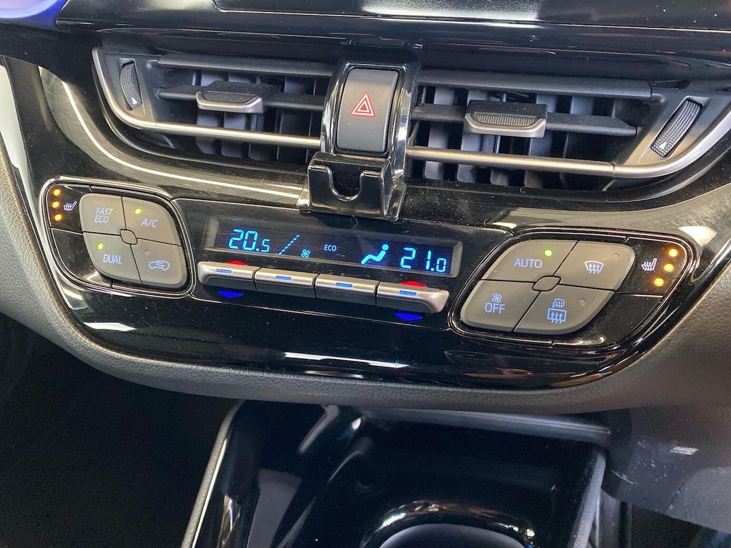 Used Toyota C-HR 2018 for sale - 76353679: Photo 11