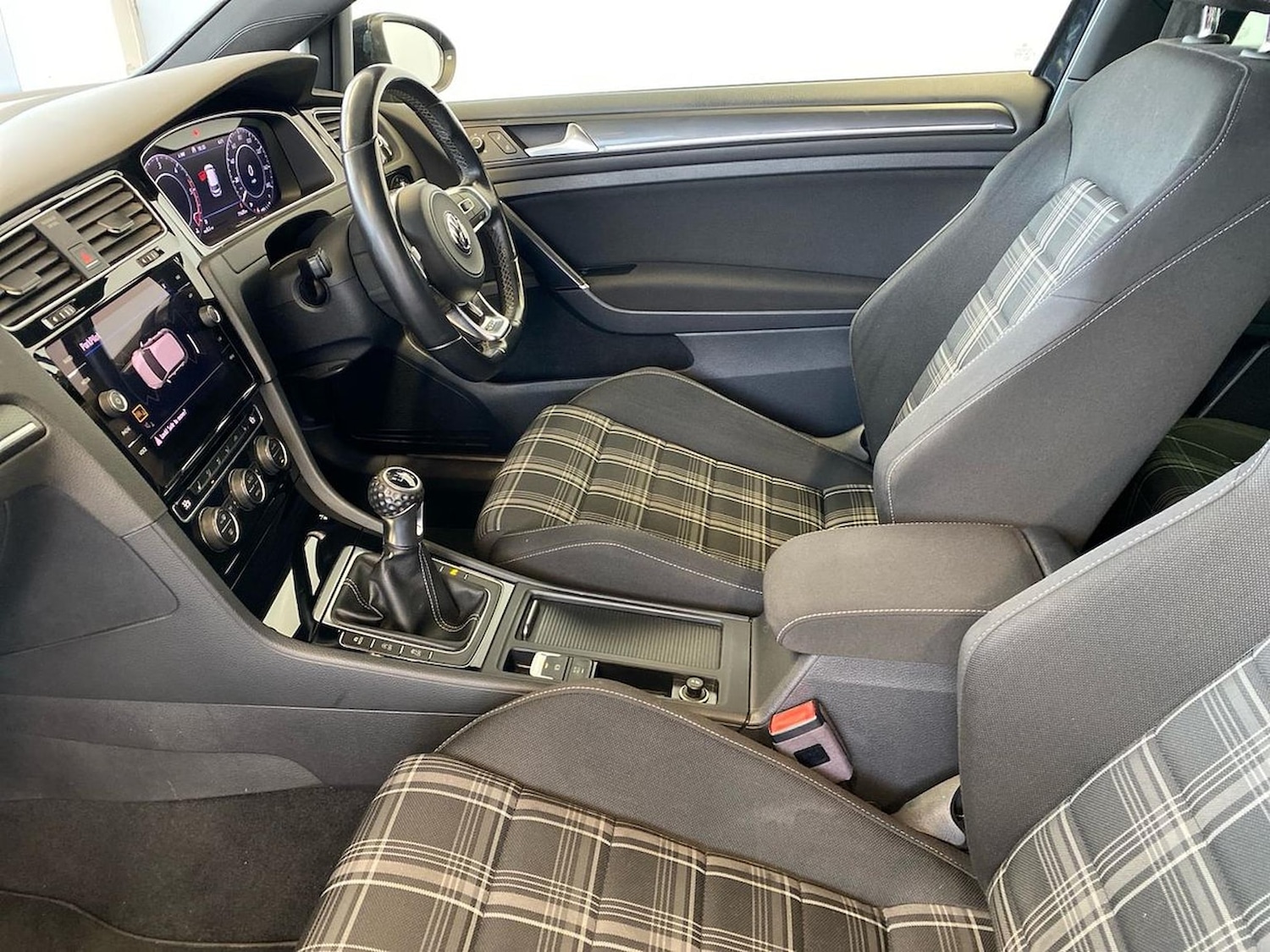 Used Volkswagen Golf 2018 for sale - 76970007: Photo 42