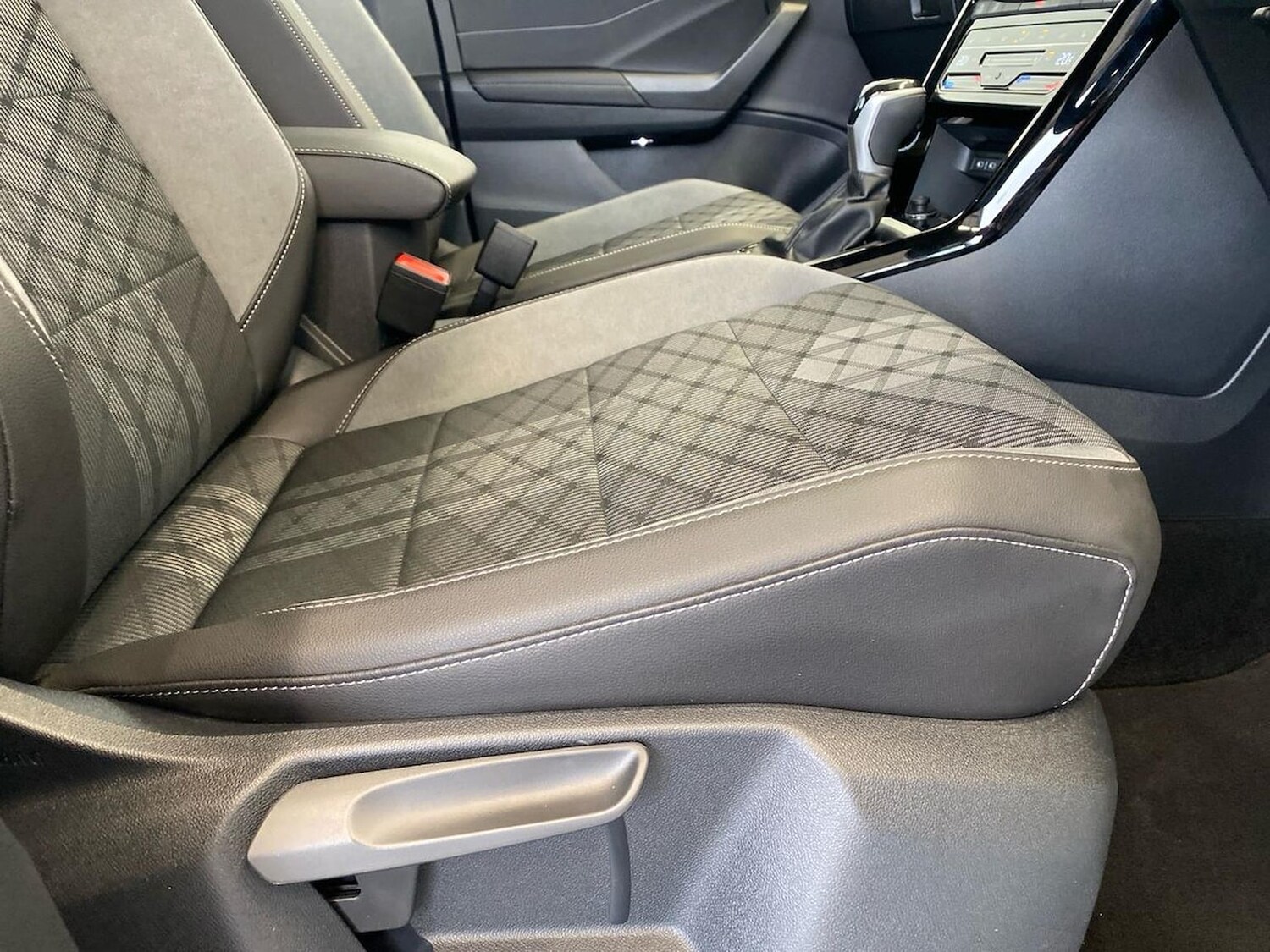 Used Volkswagen T-Roc 2025 for sale - 78194838: Photo 30