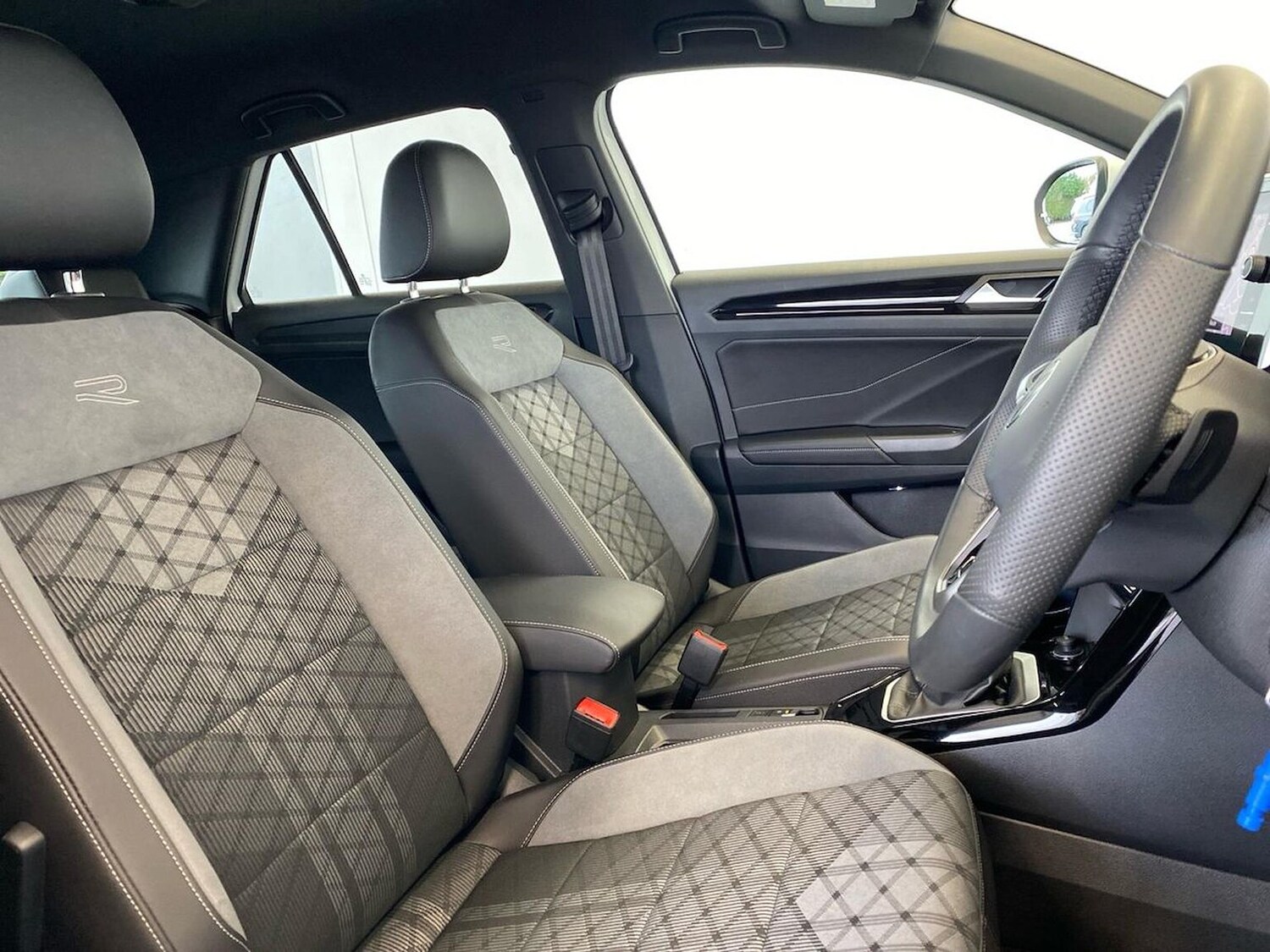 Used Volkswagen T-Roc 2025 for sale - 78194838: Photo 32