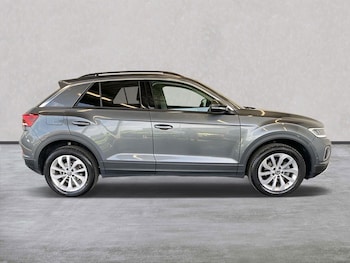 Used Volkswagen T-Roc 2024 for sale - 79430324: Photo