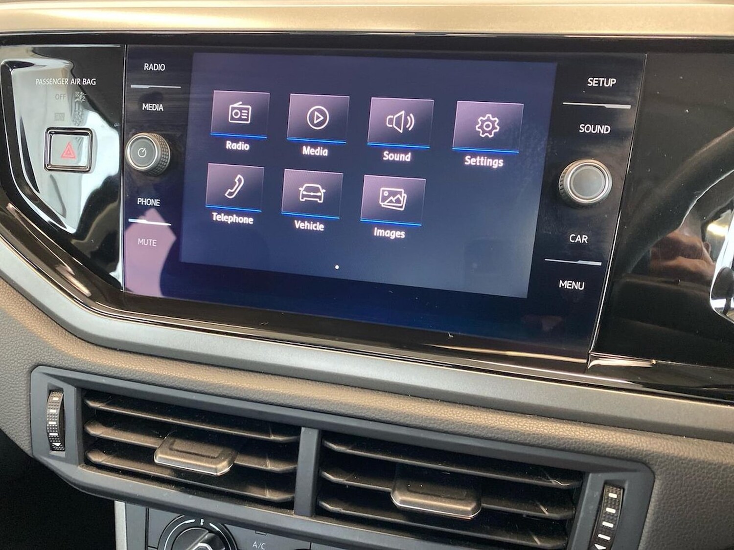 Used Volkswagen Polo 2019 for sale - 77090024: Photo 24