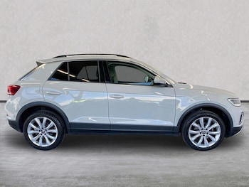 Used Volkswagen T-Roc 2023 for sale - 79423998: Photo