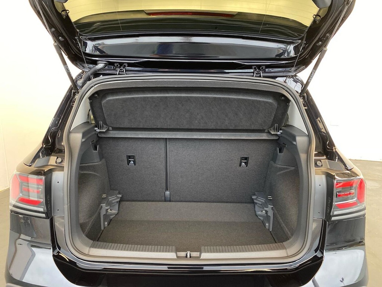 Used Volkswagen T-Cross 2025 for sale - 76316690: Photo 17