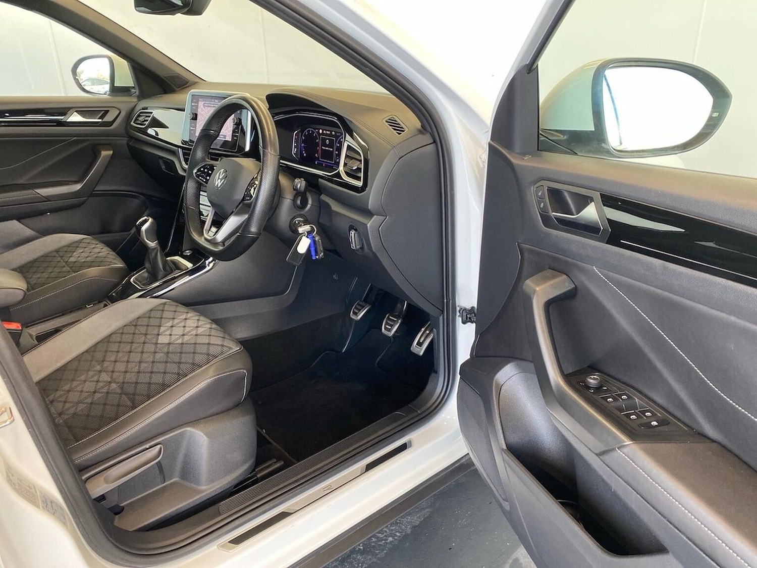 Used Volkswagen T-Roc 2022 for sale - 76536614: Photo 21