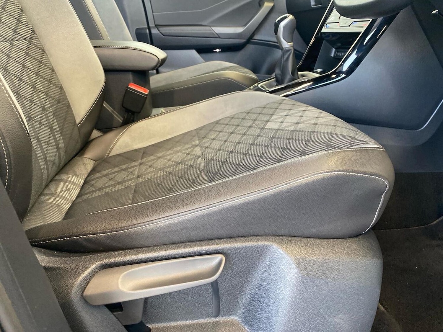 Used Volkswagen T-Roc 2022 for sale - 76536614: Photo 30