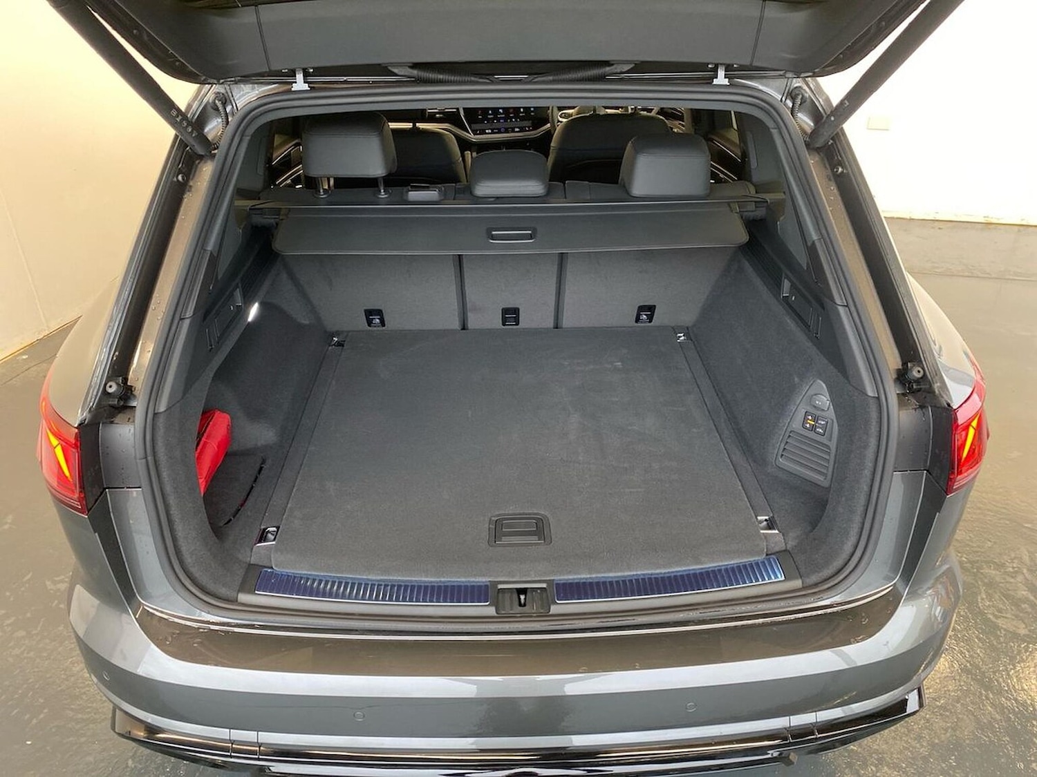 Used Volkswagen Touareg 2025 for sale - 76461833: Photo 17