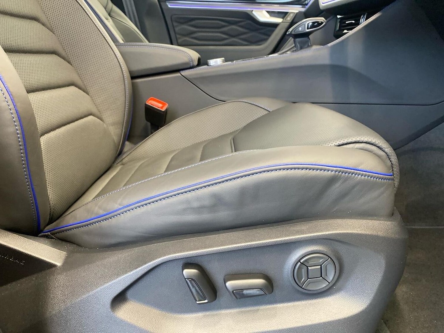 Used Volkswagen Touareg 2025 for sale - 76461833: Photo 30