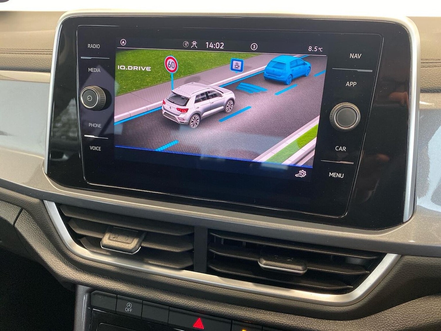 Used Volkswagen T-Roc 2023 for sale - 76719395: Photo 11