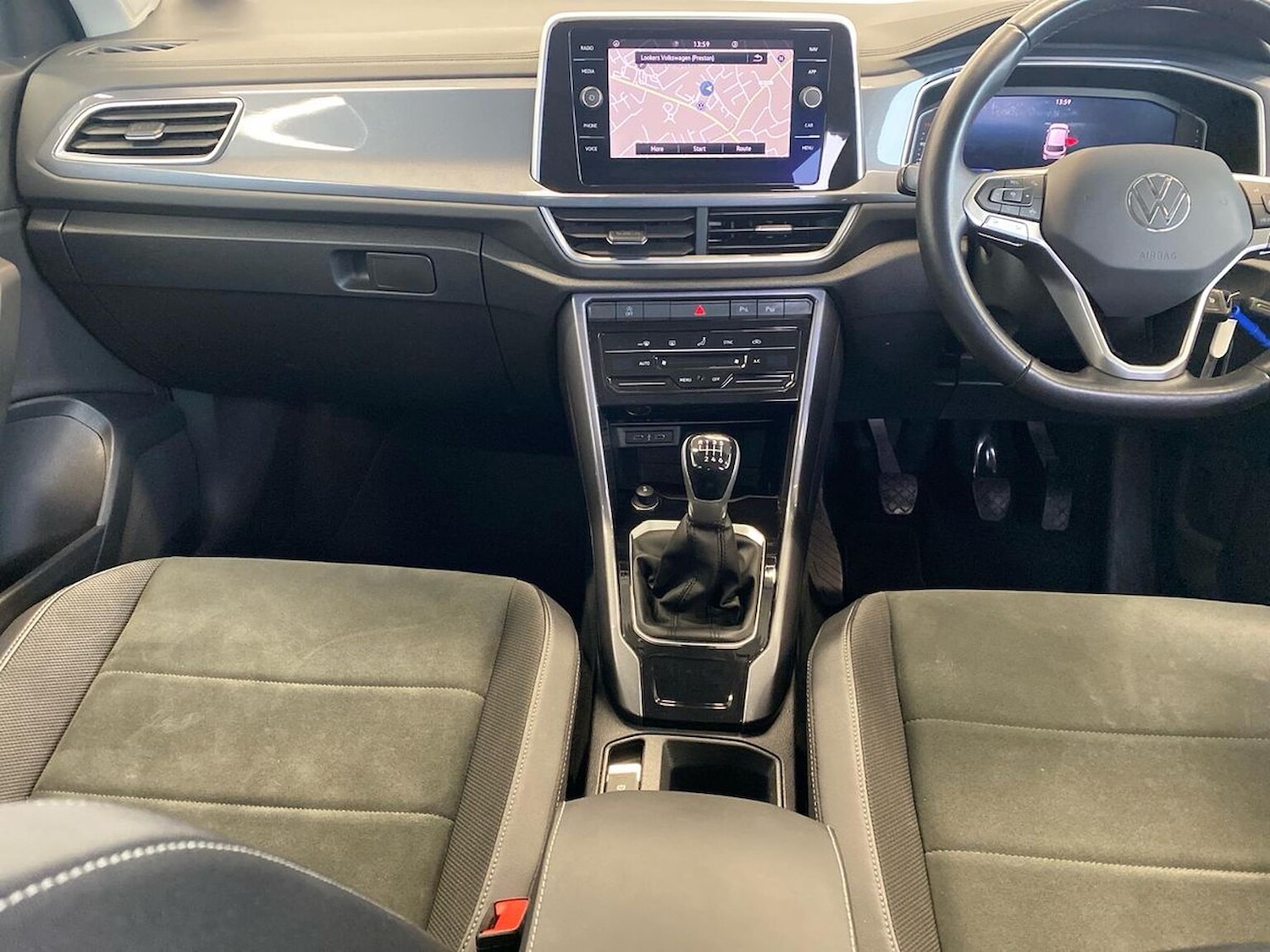 Used Volkswagen T-Roc 2023 for sale - 76719395: Photo 12