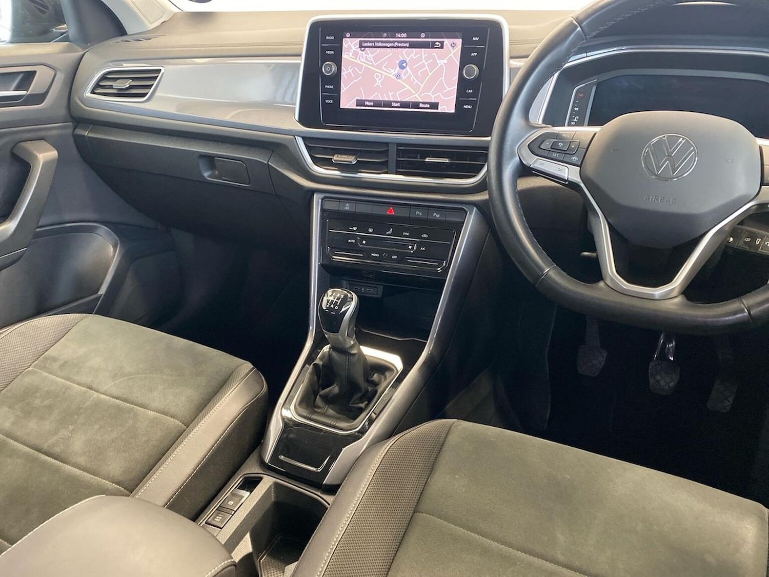 Used Volkswagen T-Roc 2023 for sale - 76719395: Photo 13