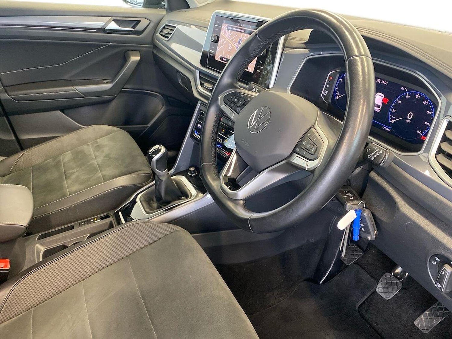 Used Volkswagen T-Roc 2023 for sale - 76719395: Photo 15