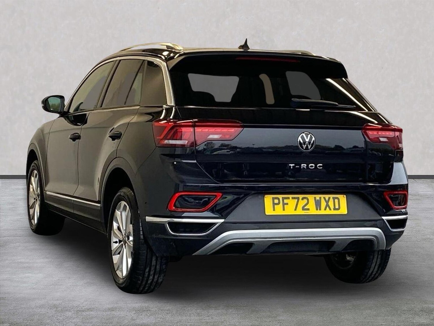 Used Volkswagen T-Roc 2023 for sale - 76719395: Photo 2