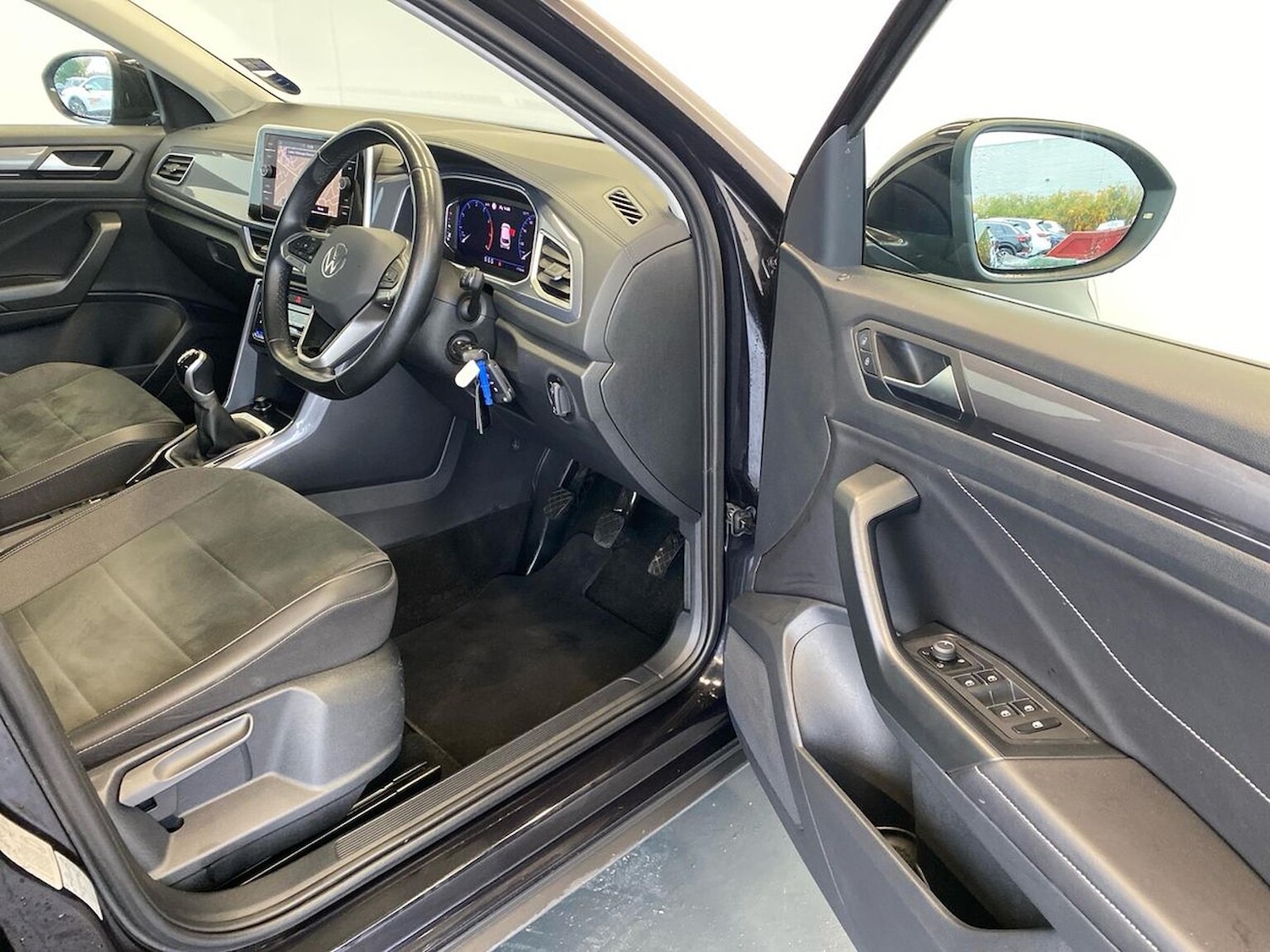 Used Volkswagen T-Roc 2023 for sale - 76719395: Photo 21