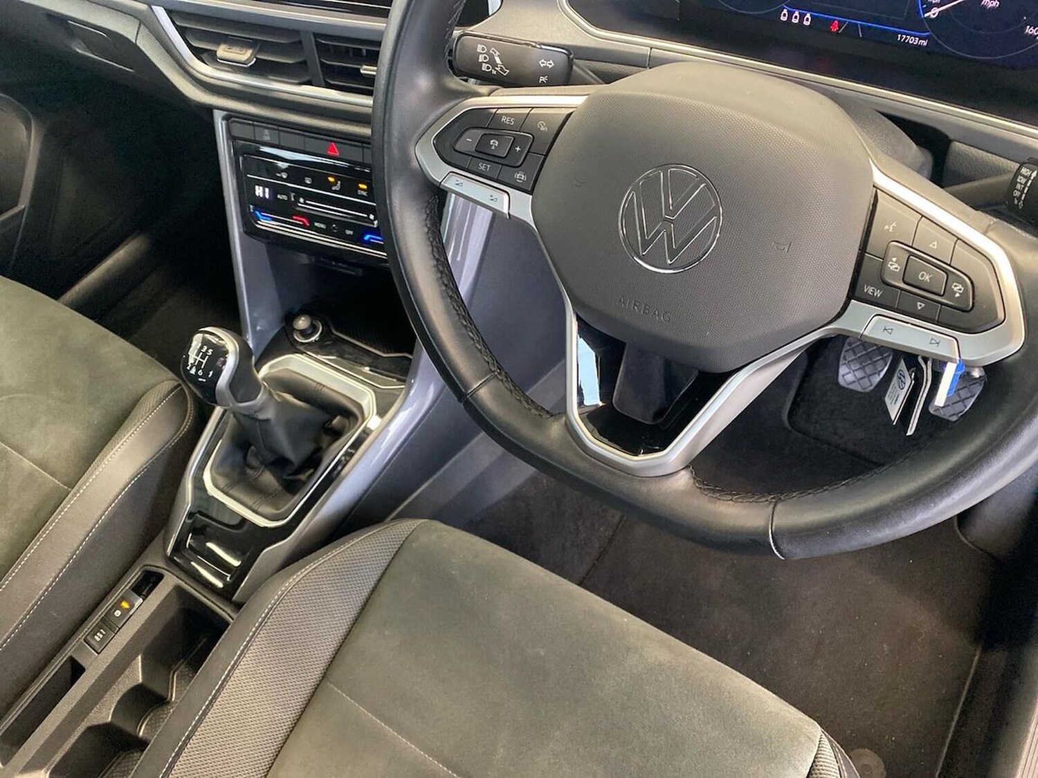 Used Volkswagen T-Roc 2023 for sale - 76719395: Photo 27