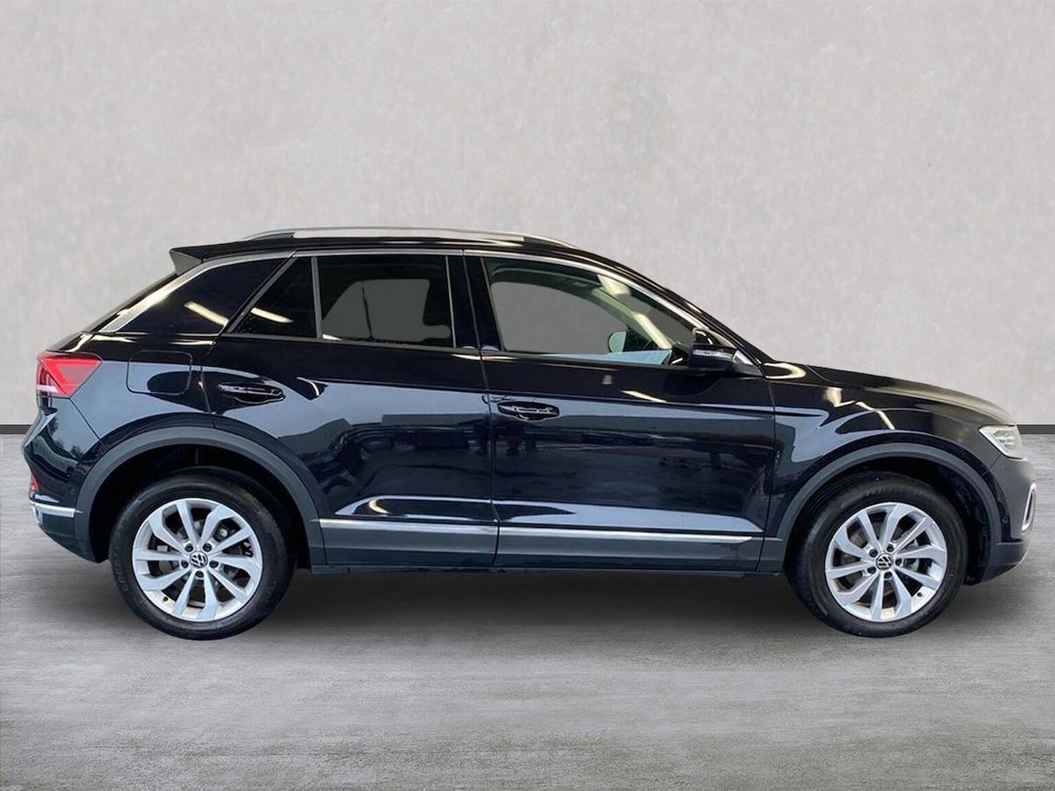 Used Volkswagen T-Roc 2023 for sale - 76719395: Photo 3