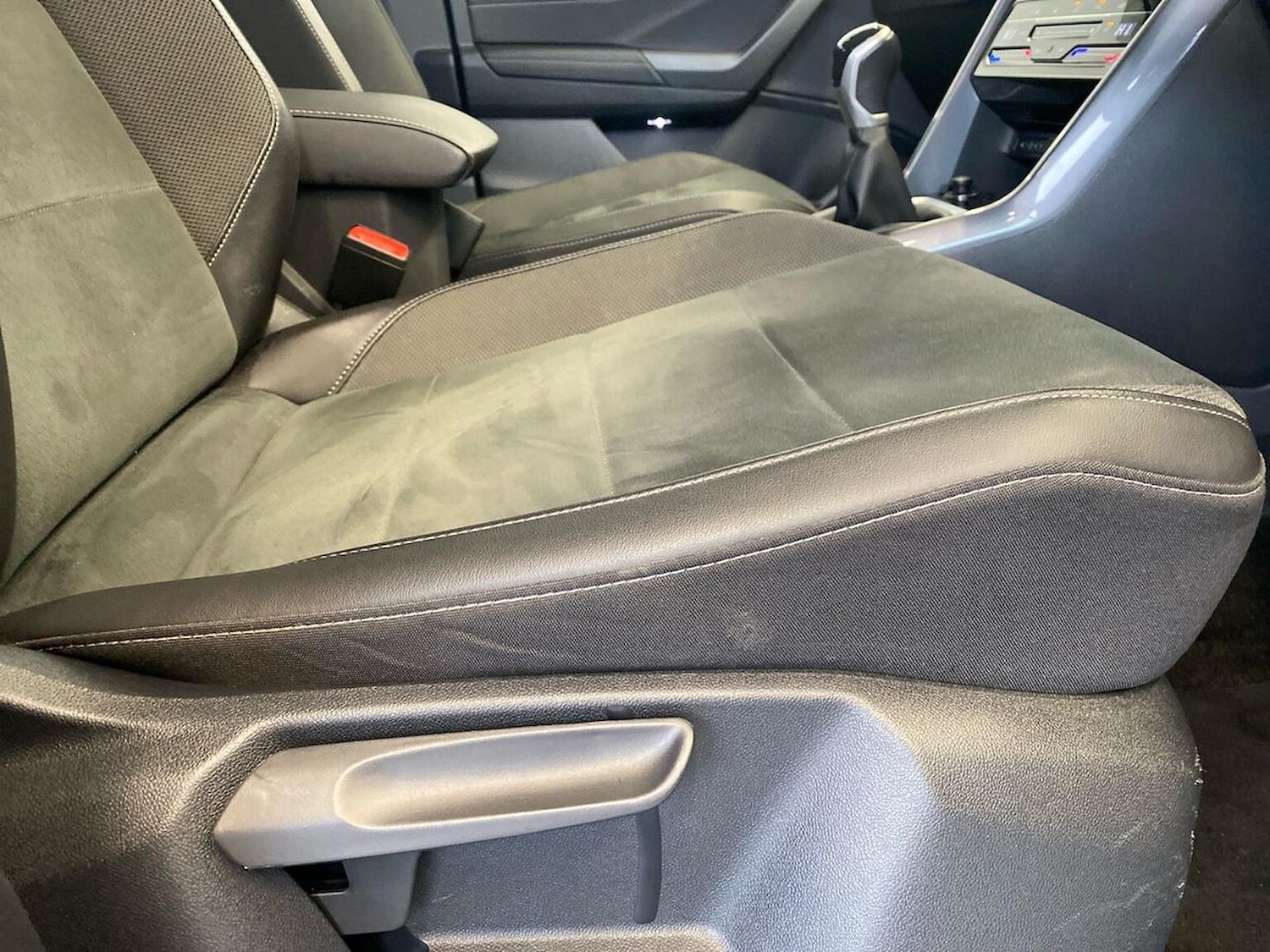 Used Volkswagen T-Roc 2023 for sale - 76719395: Photo 30