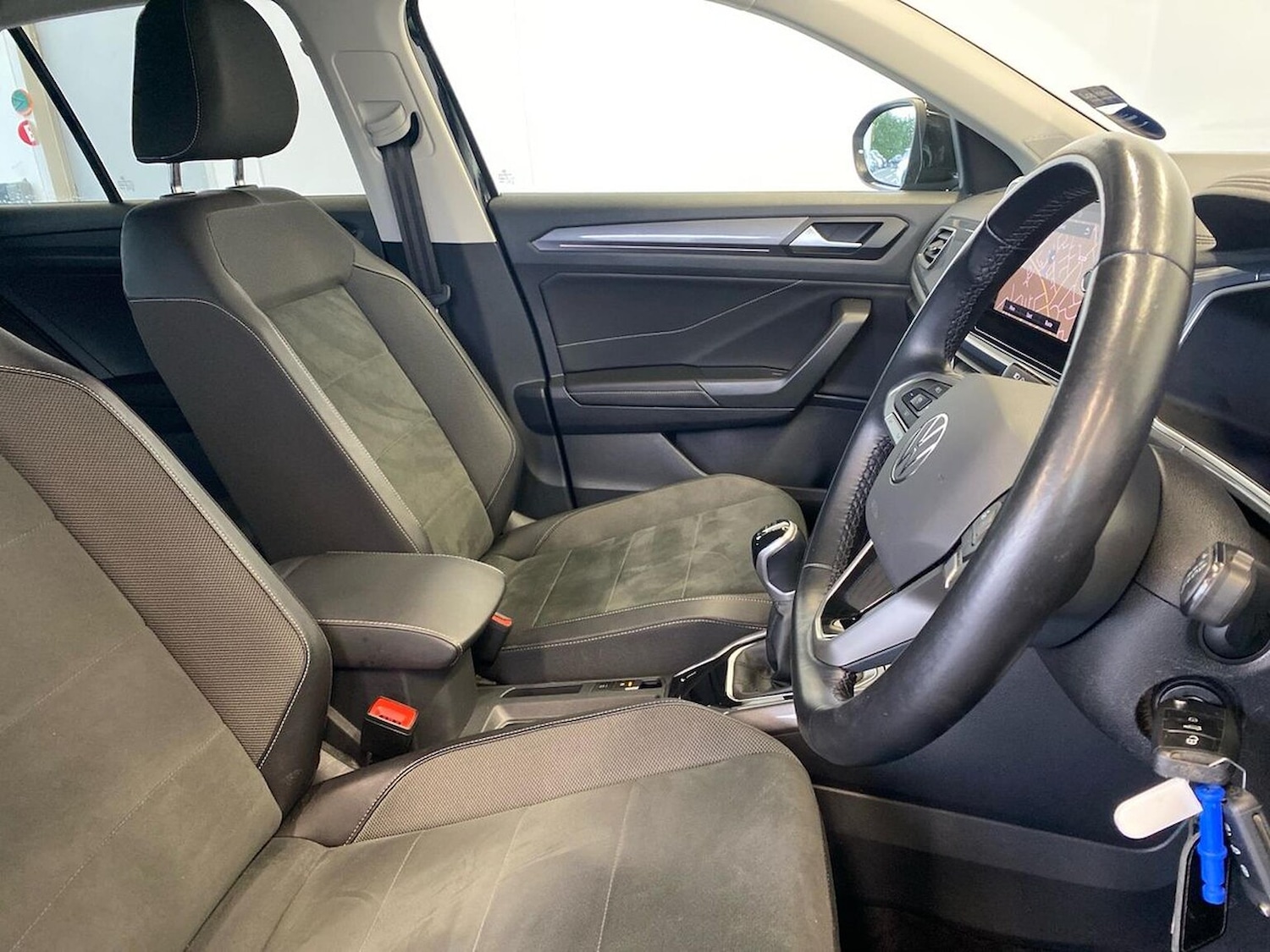 Used Volkswagen T-Roc 2023 for sale - 76719395: Photo 32