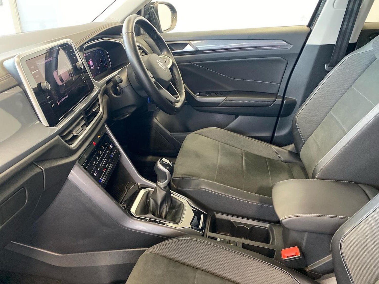 Used Volkswagen T-Roc 2023 for sale - 76719395: Photo 40