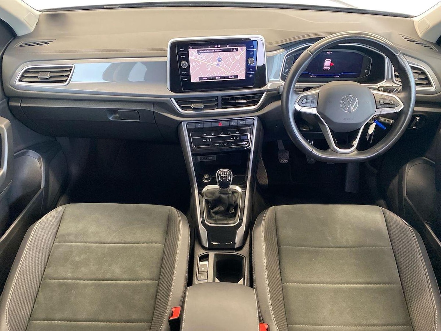 Used Volkswagen T-Roc 2023 for sale - 76719395: Photo 8