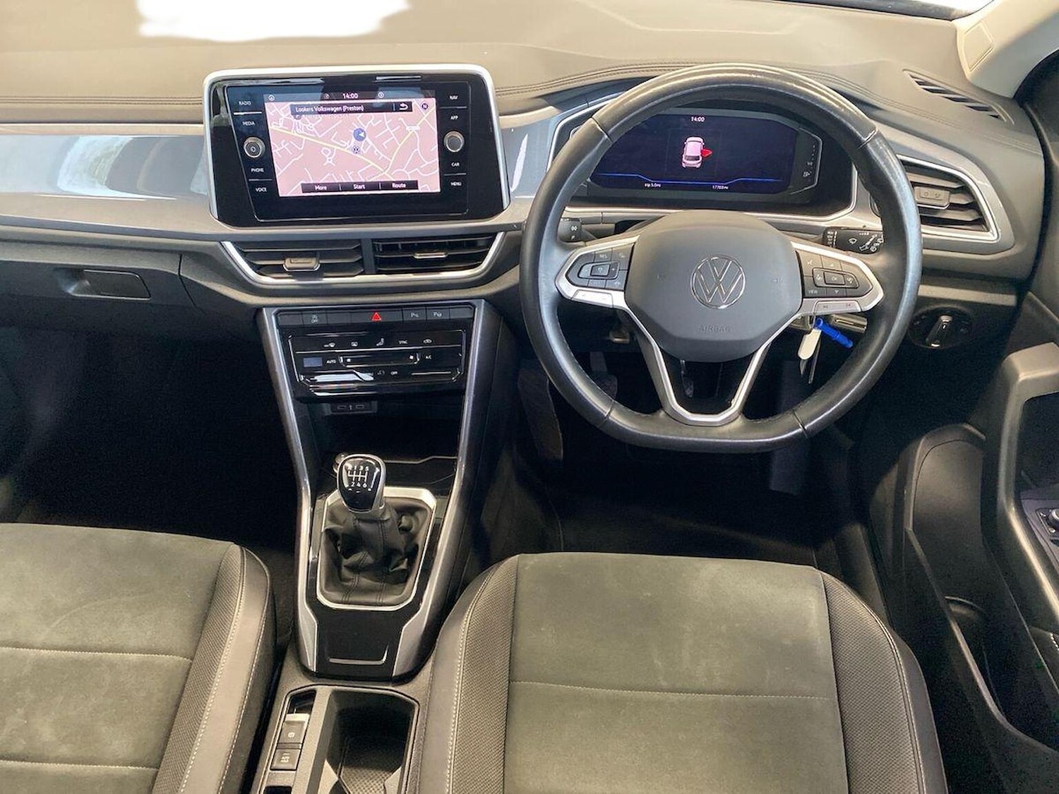 Used Volkswagen T-Roc 2023 for sale - 76719395: Photo 9