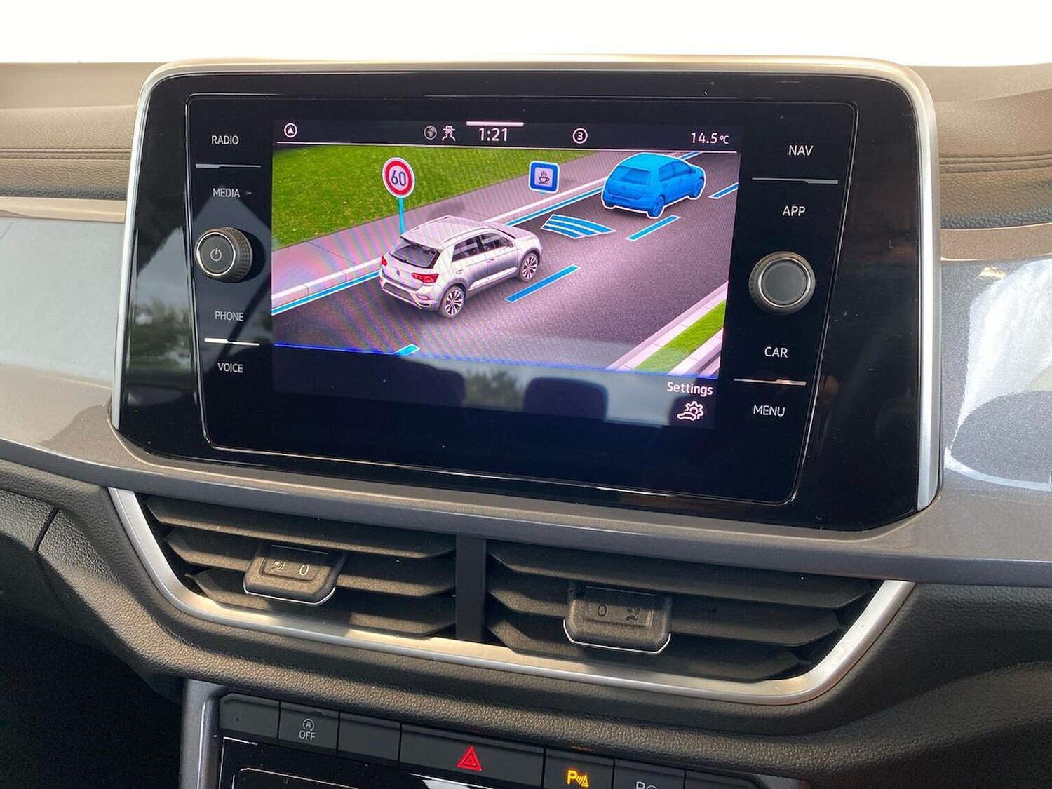 Used Volkswagen T-Roc 2024 for sale - 75994961: Photo 11