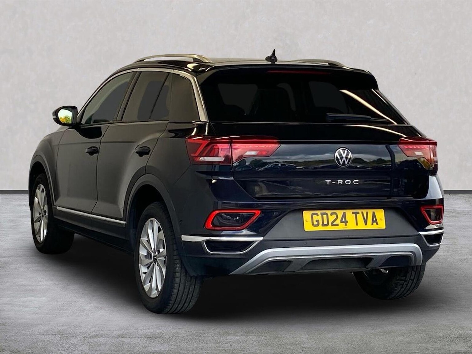 Used Volkswagen T-Roc 2024 for sale - 75994961: Photo 2