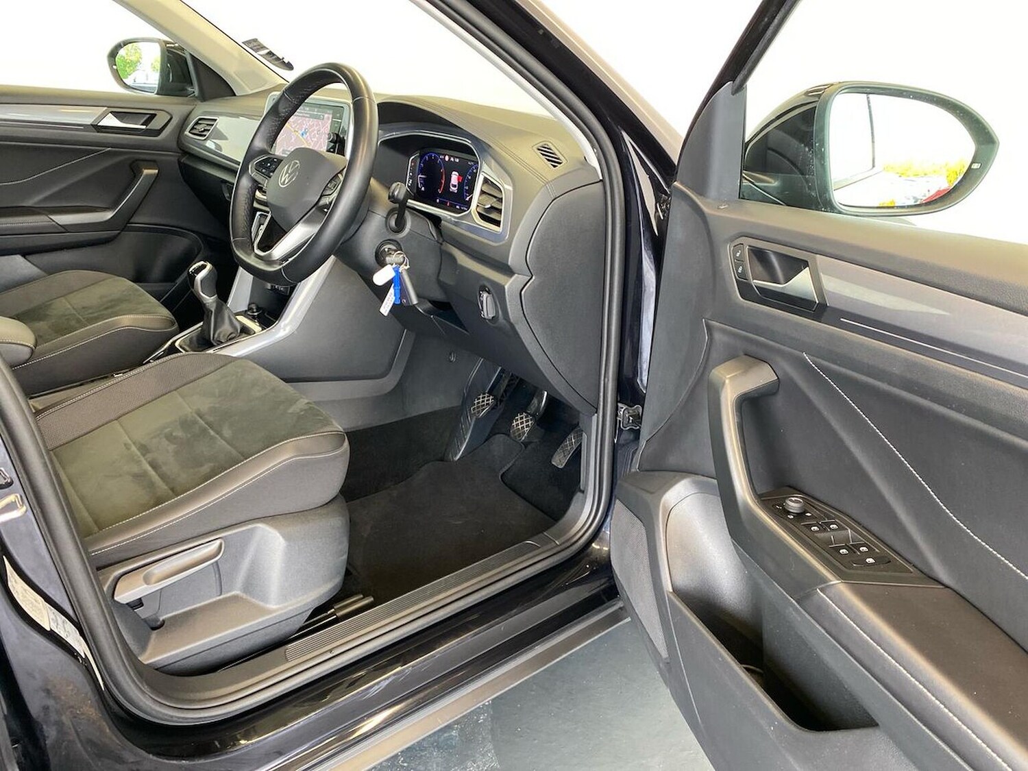 Used Volkswagen T-Roc 2024 for sale - 75994961: Photo 21