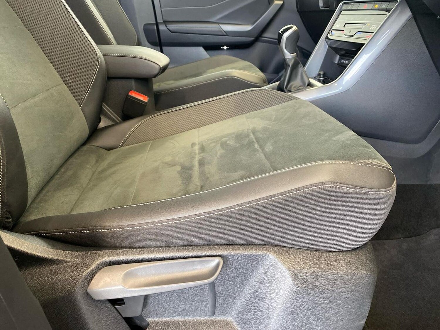 Used Volkswagen T-Roc 2024 for sale - 75994961: Photo 30